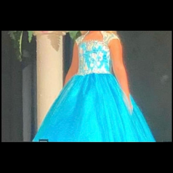 Girls Pageant Dress - Picture 4 of 6